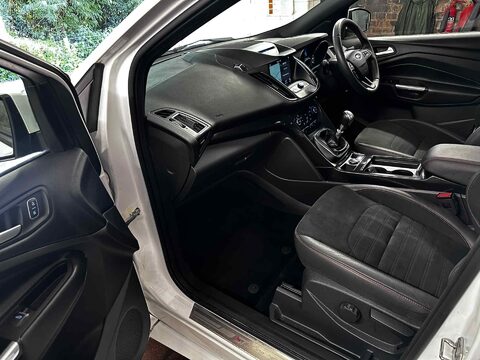 Ford Kuga ST-LINE TDCI 3