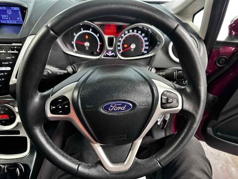 Ford Fiesta TITANIUM 16