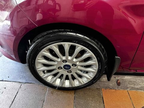 Ford Fiesta TITANIUM 12