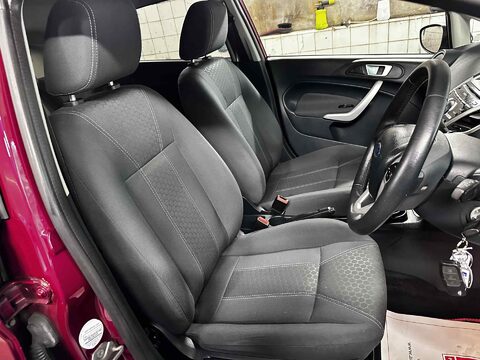 Ford Fiesta TITANIUM 26