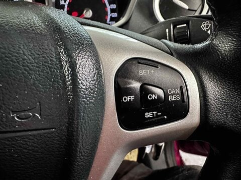 Ford Fiesta TITANIUM 18