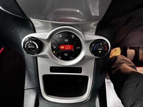 Ford Fiesta TITANIUM 21