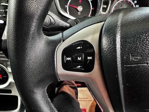 Ford Fiesta TITANIUM 17