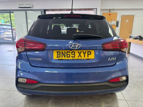 Hyundai i20 MPI PLAY 8