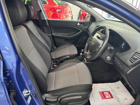 Hyundai i20 MPI PLAY 18