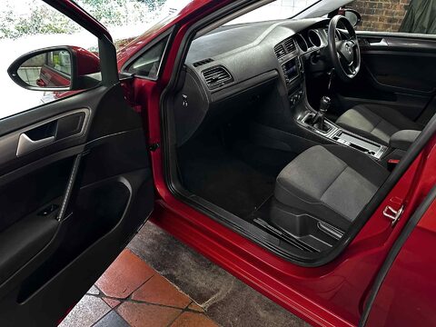 Volkswagen Golf S TSI BLUEMOTION TECHNOLOGY 3