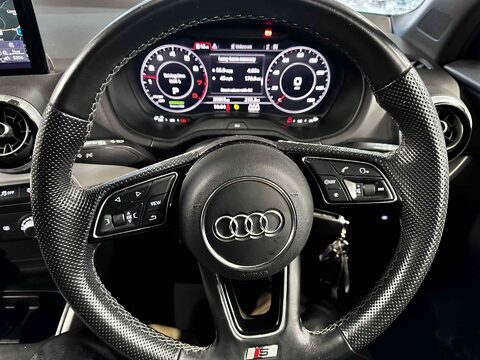 Audi Q2 TFSI S LINE 18