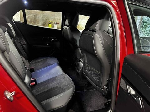 Peugeot 2008 PURETECH S/S GT PREMIUM 29