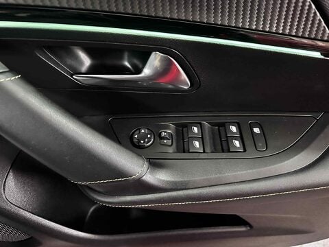 Peugeot 2008 PURETECH S/S GT PREMIUM 26