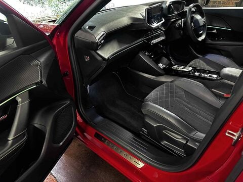 Peugeot 2008 PURETECH S/S GT PREMIUM 3