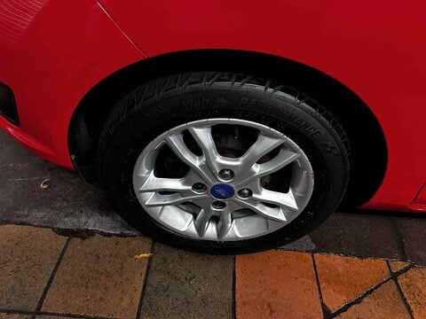 Ford Fiesta ZETEC 13