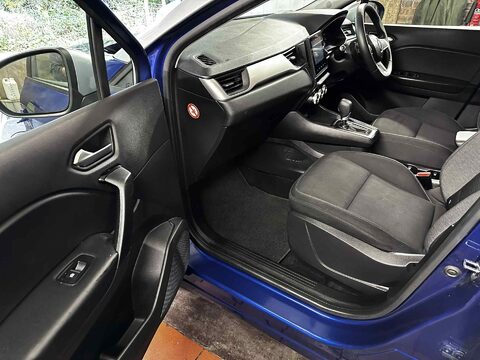 Renault Captur ICONIC TCE EDC 3