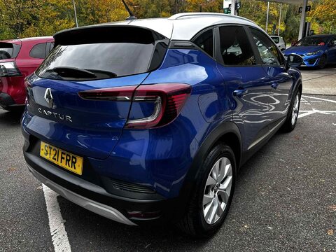 Renault Captur ICONIC TCE EDC 2