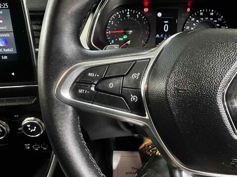 Renault Captur ICONIC TCE EDC 17