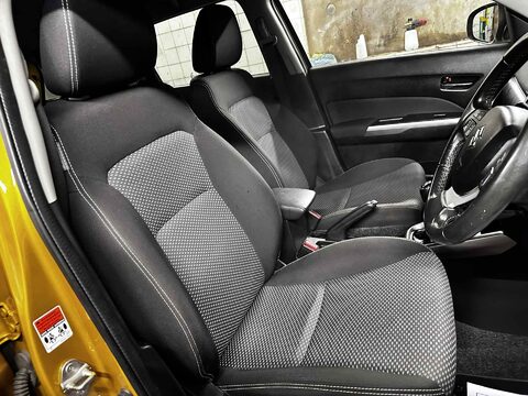 Suzuki Vitara SZ-T BOOSTERJET MHEV 10