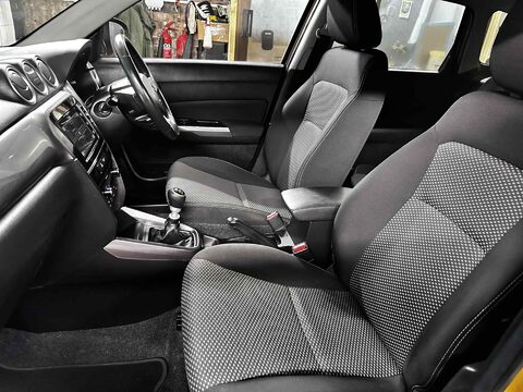 Suzuki Vitara SZ-T BOOSTERJET MHEV 11