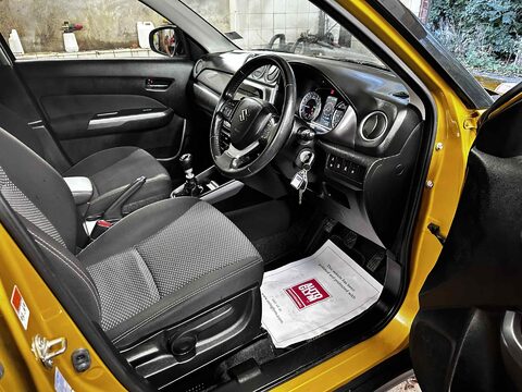Suzuki Vitara SZ-T BOOSTERJET MHEV 9