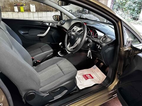 Ford Fiesta ZETEC 14