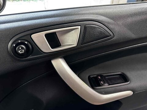 Ford Fiesta ZETEC 23