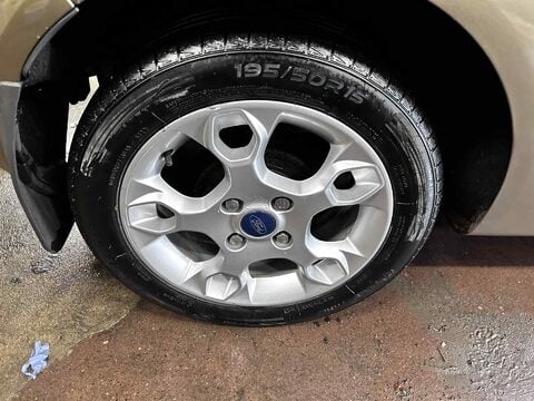 Ford Fiesta ZETEC 9