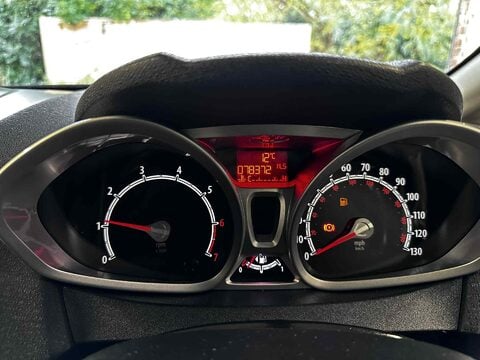 Ford Fiesta ZETEC 17