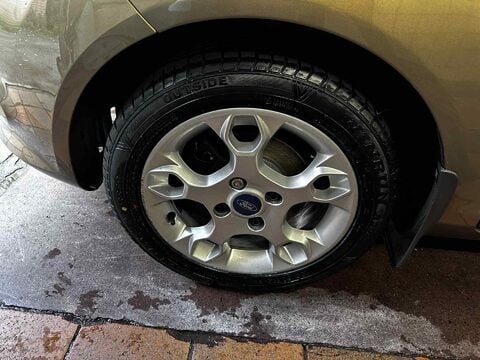 Ford Fiesta ZETEC 11