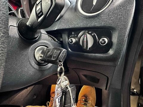 Ford Fiesta ZETEC 21
