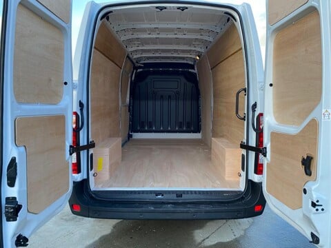 Renault Master LWB 11