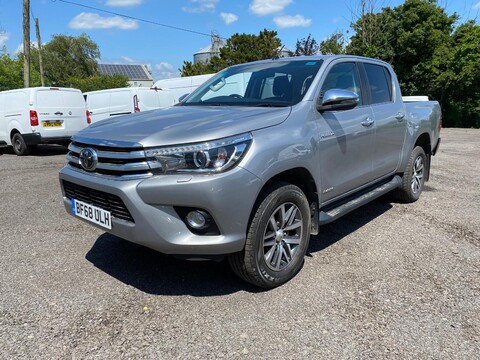 Toyota Hilux INVINCIBLE 4WD D-4D DCB 1