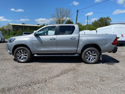 Toyota Hilux INVINCIBLE 4WD D-4D DCB 8