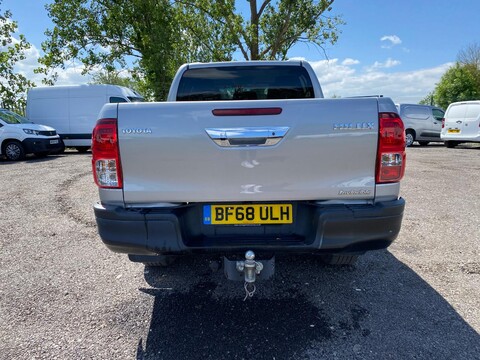 Toyota Hilux INVINCIBLE 4WD D-4D DCB 6