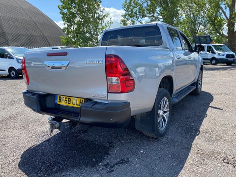 Toyota Hilux INVINCIBLE 4WD D-4D DCB 5