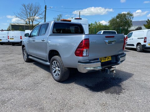 Toyota Hilux INVINCIBLE 4WD D-4D DCB 8