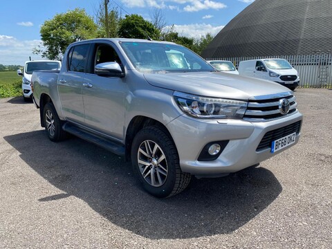 Toyota Hilux INVINCIBLE 4WD D-4D DCB 3