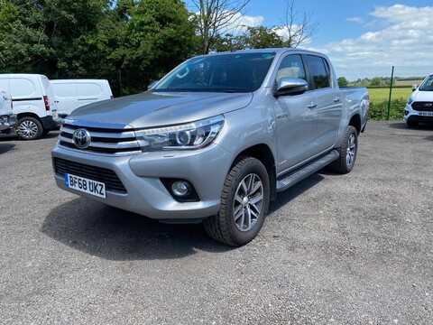 Toyota Hilux INVINCIBLE 4WD D-4D DCB 1