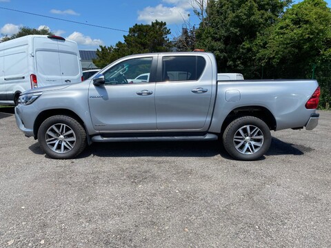 Toyota Hilux INVINCIBLE 4WD D-4D DCB 9