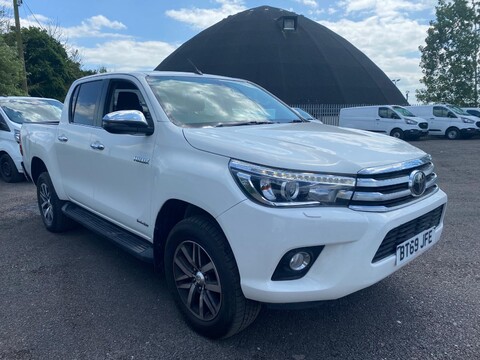 Toyota Hilux INVINCIBLE 4WD D-4D DCB 3