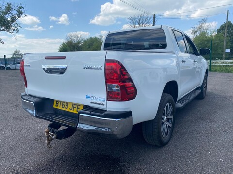 Toyota Hilux INVINCIBLE 4WD D-4D DCB 5