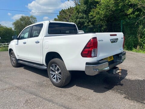 Toyota Hilux INVINCIBLE 4WD D-4D DCB 7