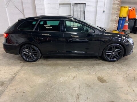 SEAT Leon TSI EVO FR BLACK EDITION 4