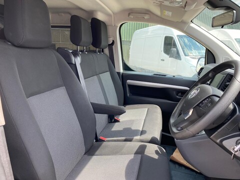 Vauxhall Vivaro L2H1 3100 SPORTIVE S/S DCB 11