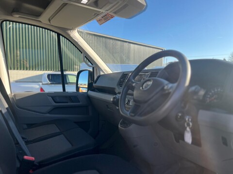 Volkswagen Crafter CR35 TDI L H/R P/V TRENDLINE 9