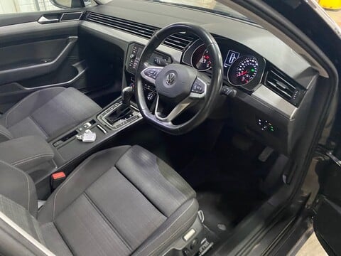 Volkswagen Passat SE NAV TSI EVO DSG 10