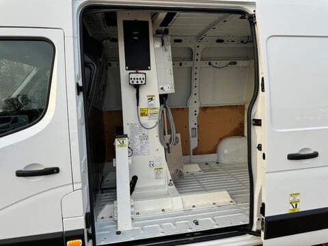 Renault Trucks Uk Master 35 L2H2 14