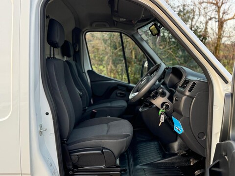 Renault Trucks Uk Master 35 L2H2 10