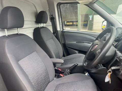 Fiat Doblo 16V TECNICO MULTIJET II 11