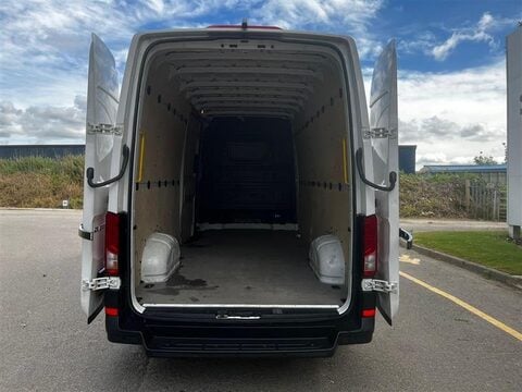 Volkswagen Crafter CR35 TDI L H/R P/V TRENDLINE 5