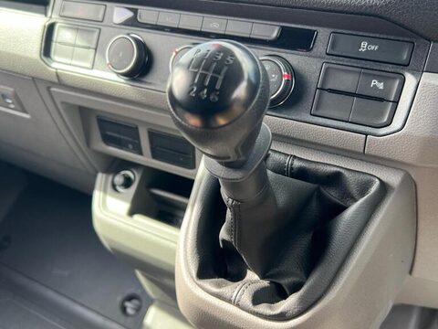 Volkswagen Crafter CR35 TDI M H/R P/V TRENDLINE 21