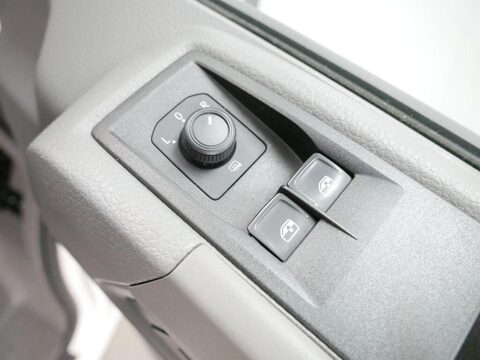 Volkswagen Crafter CR35 TDI M H/R P/V TRENDLINE 17