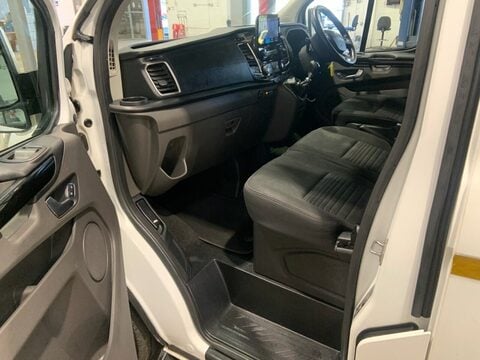 Ford Transit Custom 300 LIMITED DCIV ECOBLUE 15